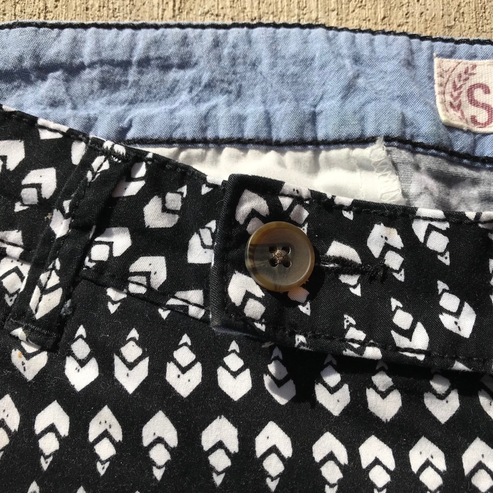 Women’s shorts size 11 - Picture 3 of 4